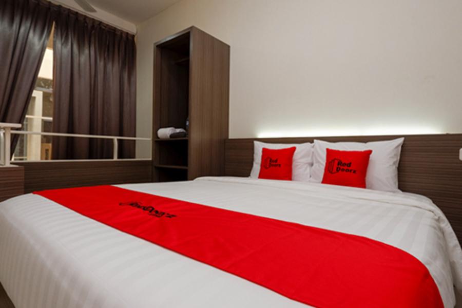 Reddoorz Plus Near Paragon Mall Semarang Hotel Exterior foto