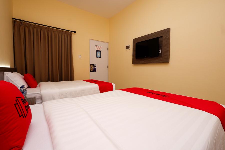 Reddoorz Plus Near Paragon Mall Semarang Hotel Exterior foto